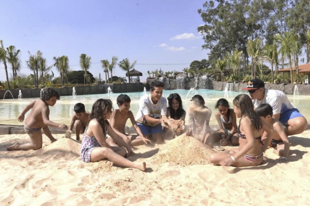 barretos country resort é bom: crianças aproveitando o resort